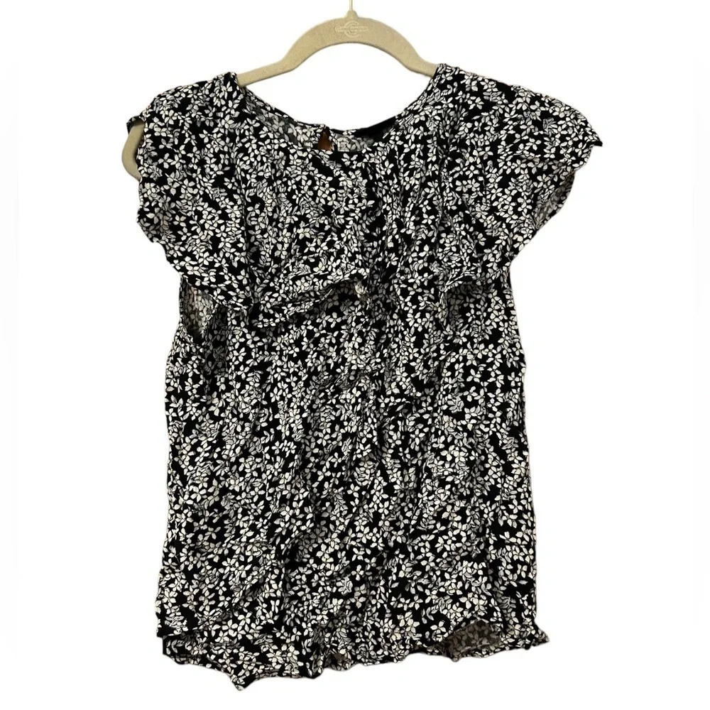 WHO WHAT WEAR FLORAL RUFFLE BLOUSE